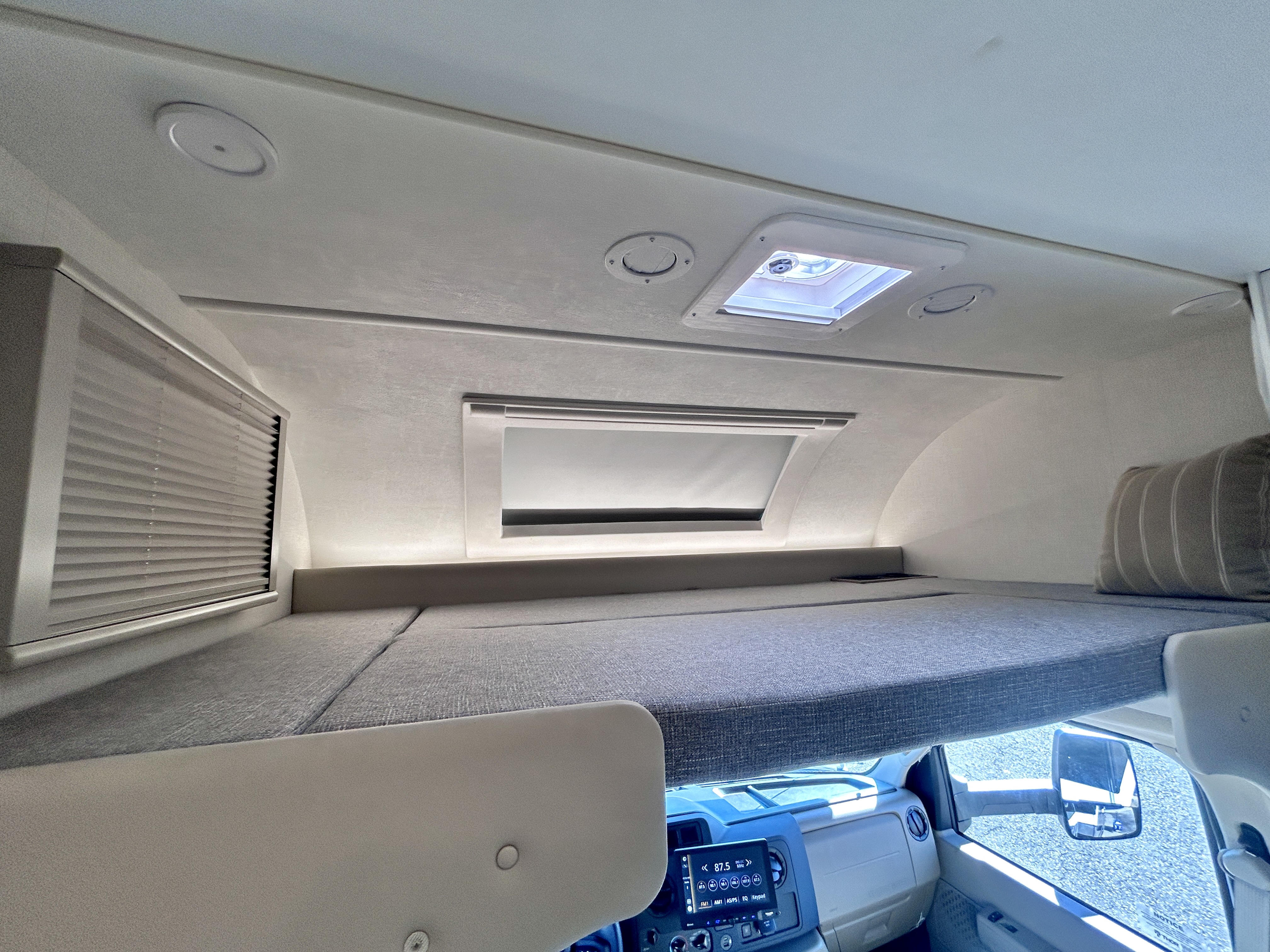 2027 Thor Motor Coach QUANTUM KW29 - Image 17