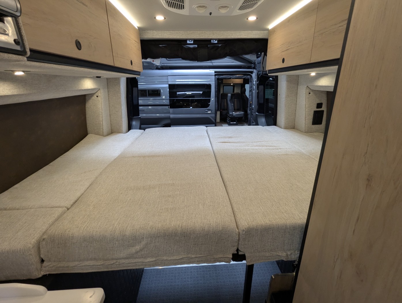 2027 Storyteller Overland Dark Mode XO - Image 32