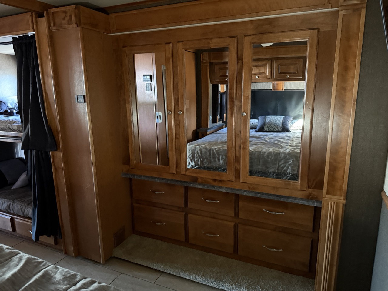 2016 Tiffin Allegro 35 QBA - Image 17
