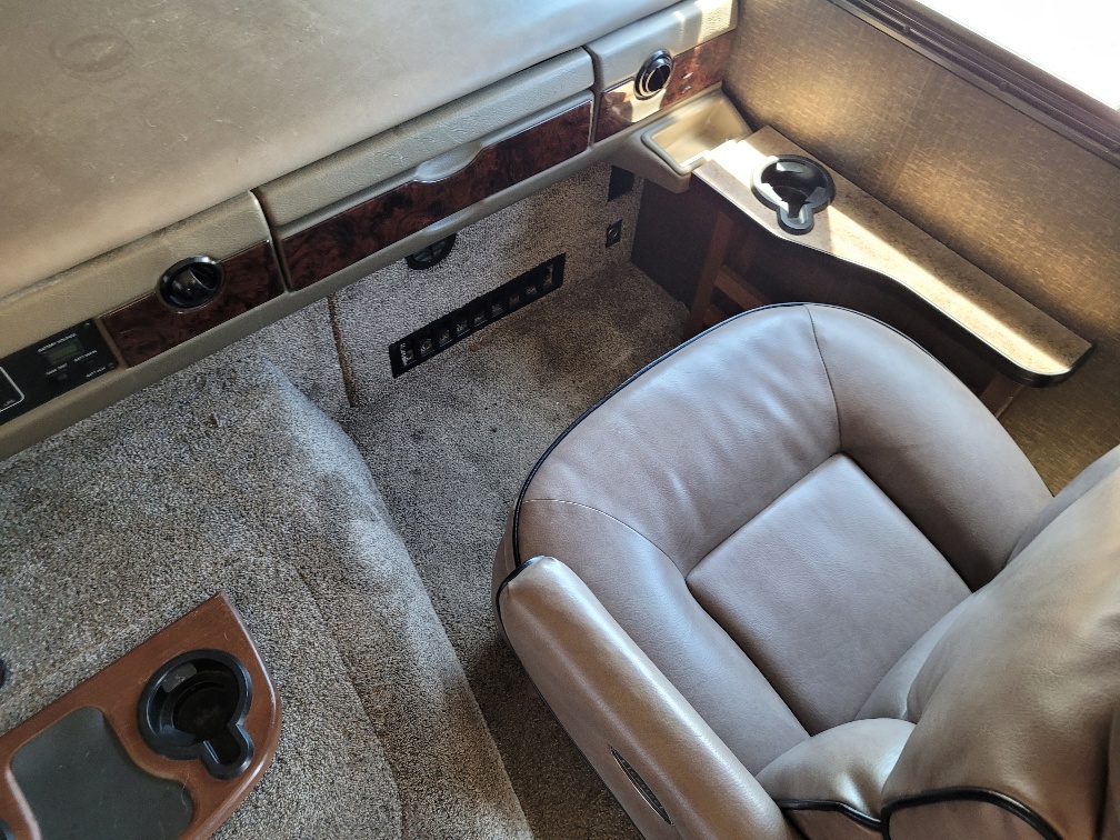 2014 Fleetwood Bounder 36E - Image 5