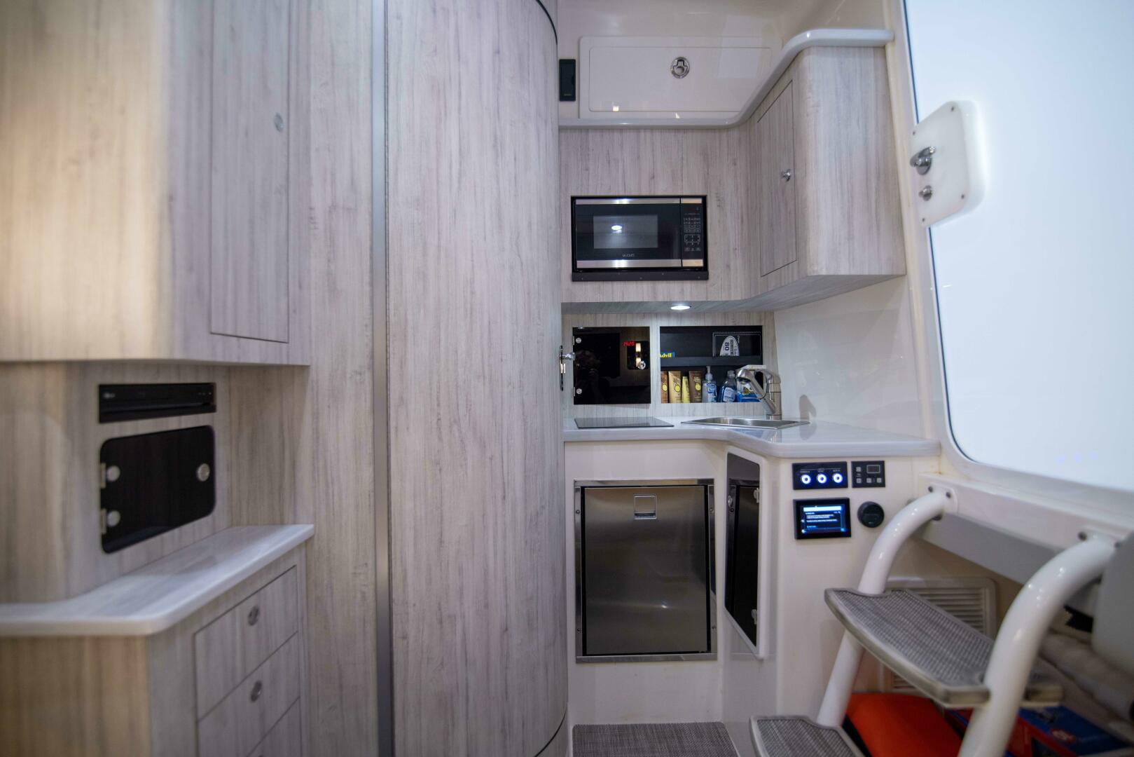 2021 Regulator 41 Center Console - Image 21