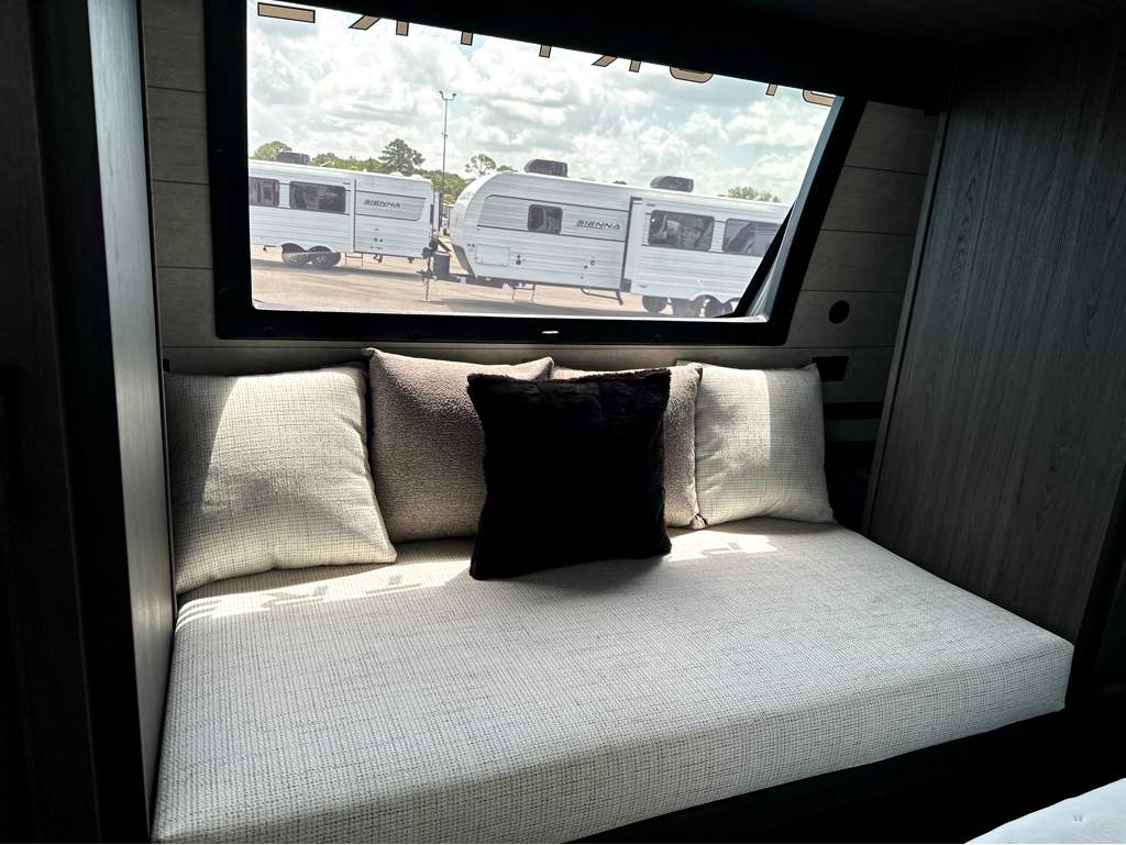 2027 VENTURE RV SPORTTREK 292VRB - Image 22