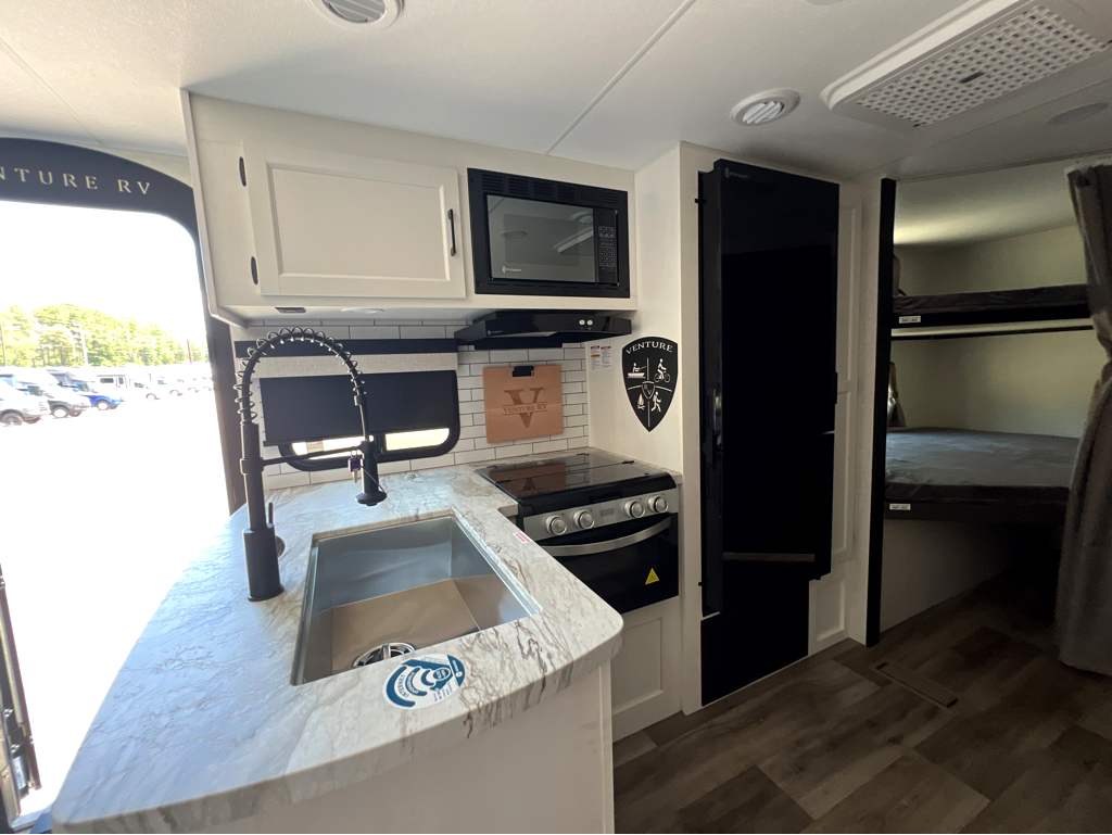 2026 VENTURE RV STRATUS 211VBH - Image 8