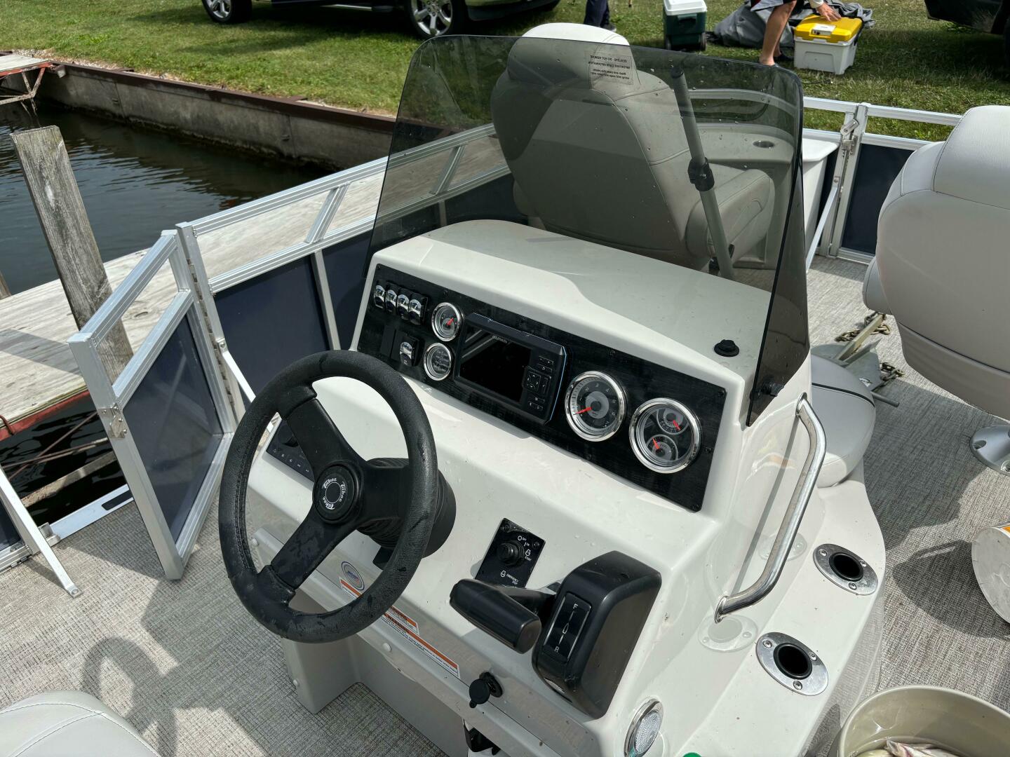 2022 Tahoe GT2585 Center Console Fishing Tritoon Base - Image 10