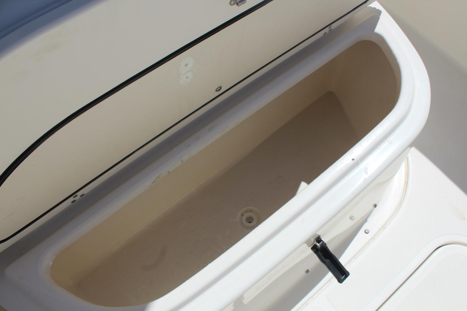 2008 Pursuit 3100 Sport - Image 10