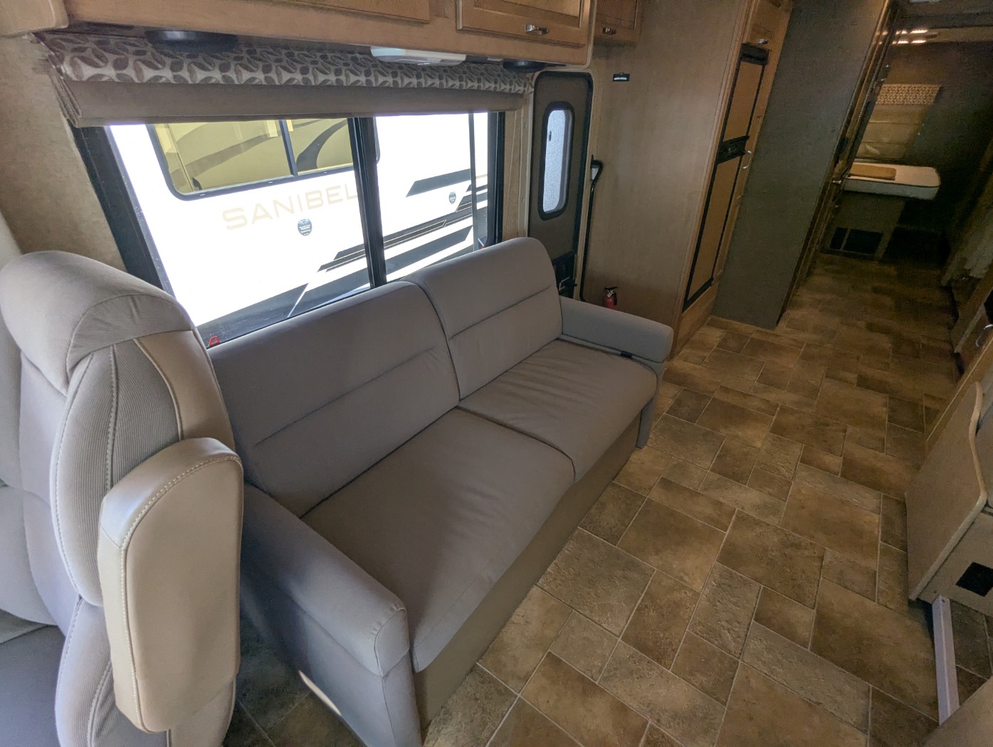 2016 Thor Motor Coach Hurricane 34J - Image 13