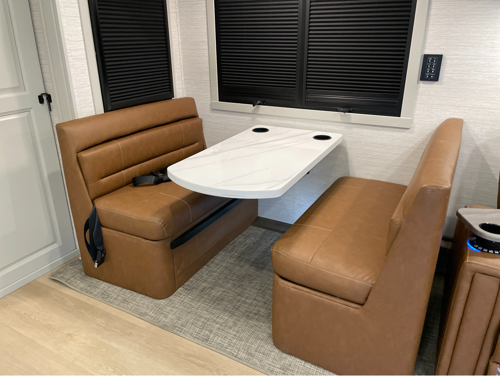 2027 Dynamax DX3 34KD - Image 8