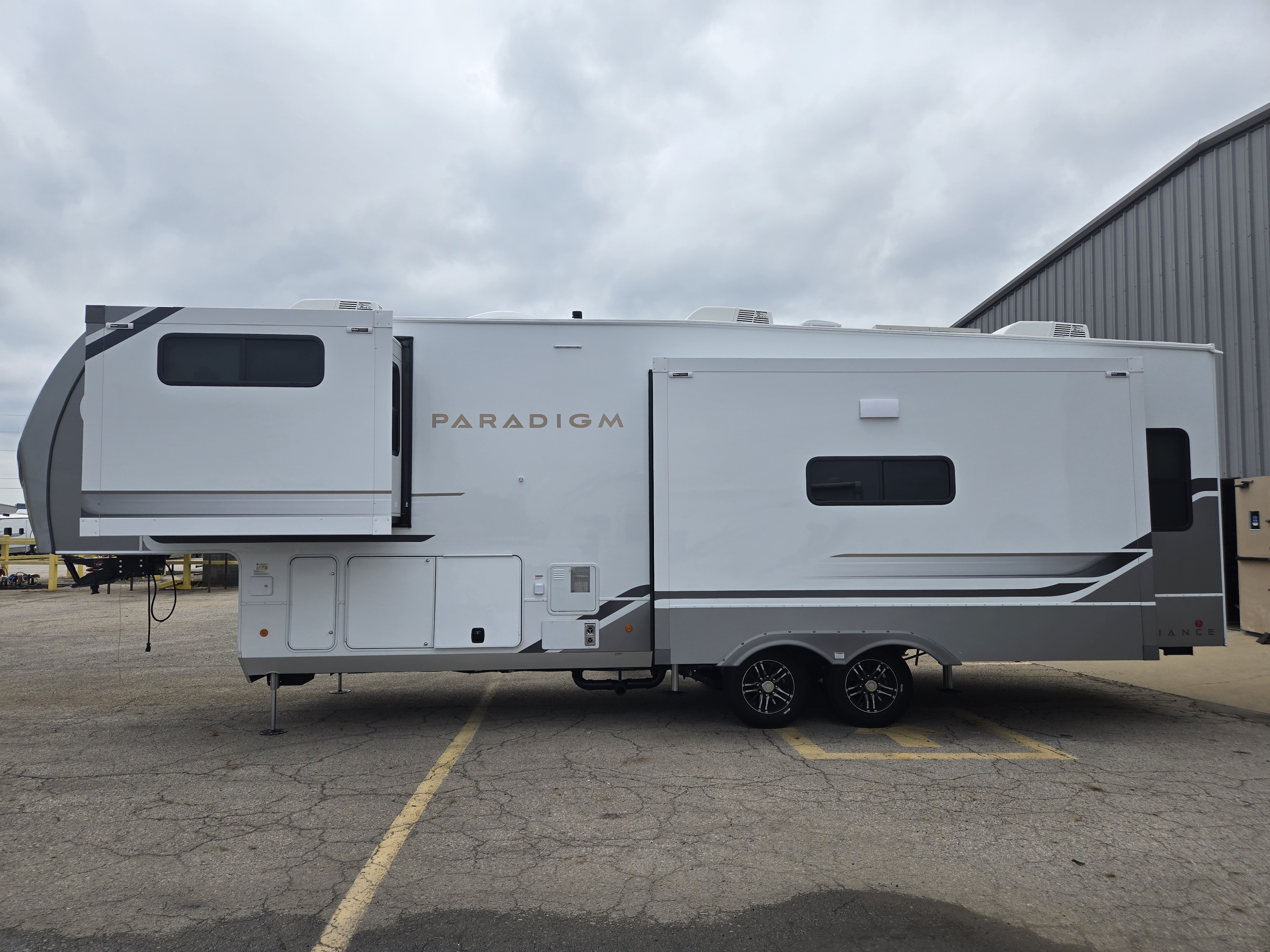 2026 Alliance Paradigm 310RL - Image 4