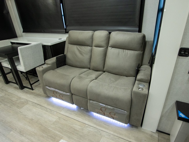 2026 Jayco Pinnacle 32RLTS - Image 13