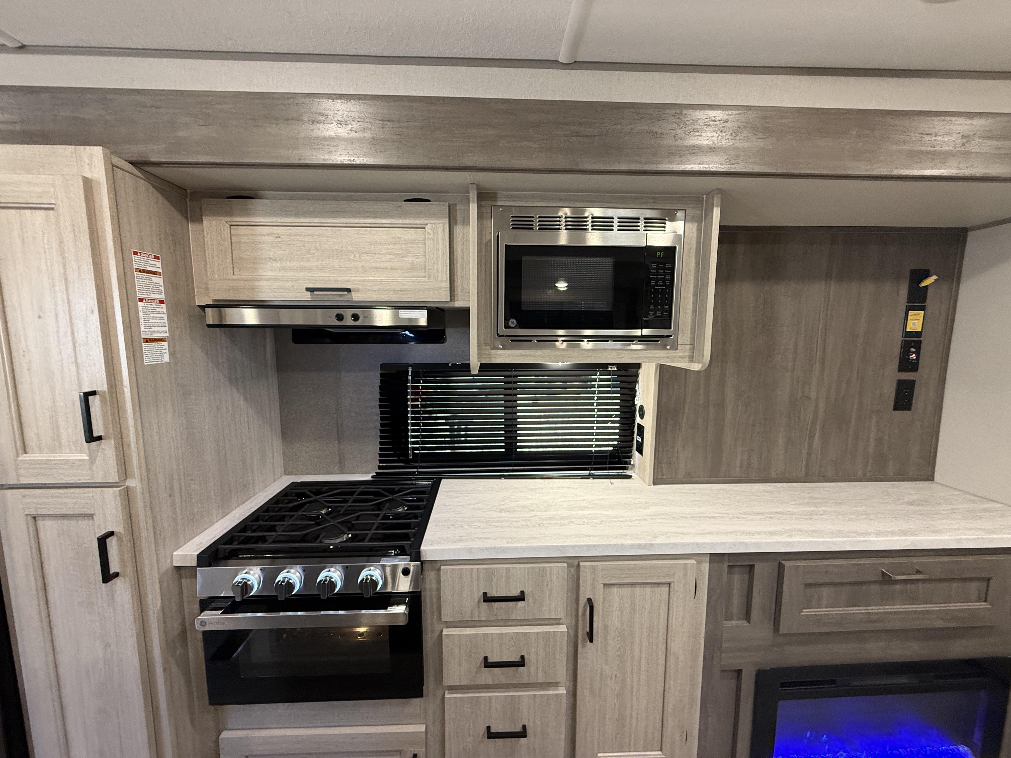 2024 Coachmen Catalina Legacy Edition 283FEDS - Image 15