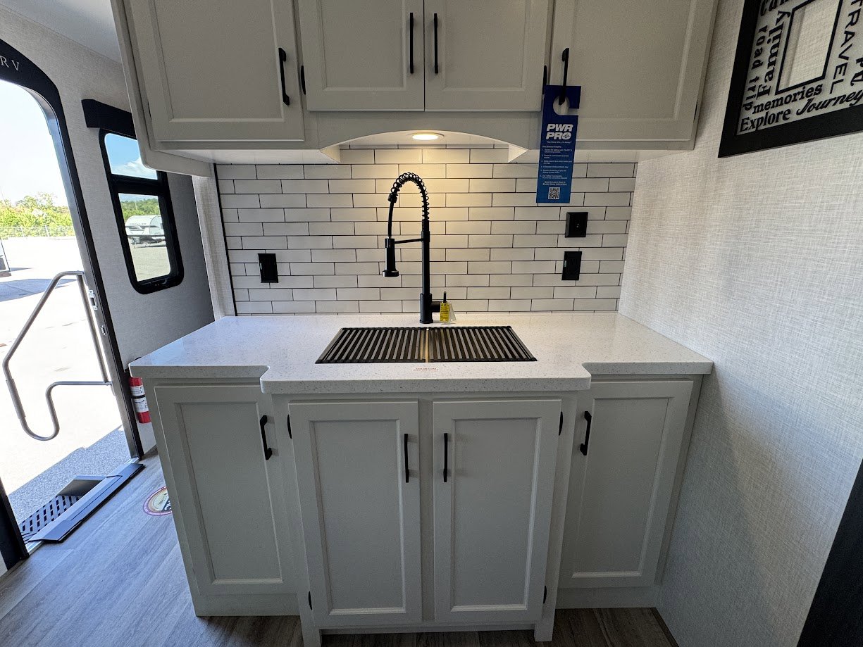 2026 VENTURE RV SPORTTREK 333VMI - Image 31
