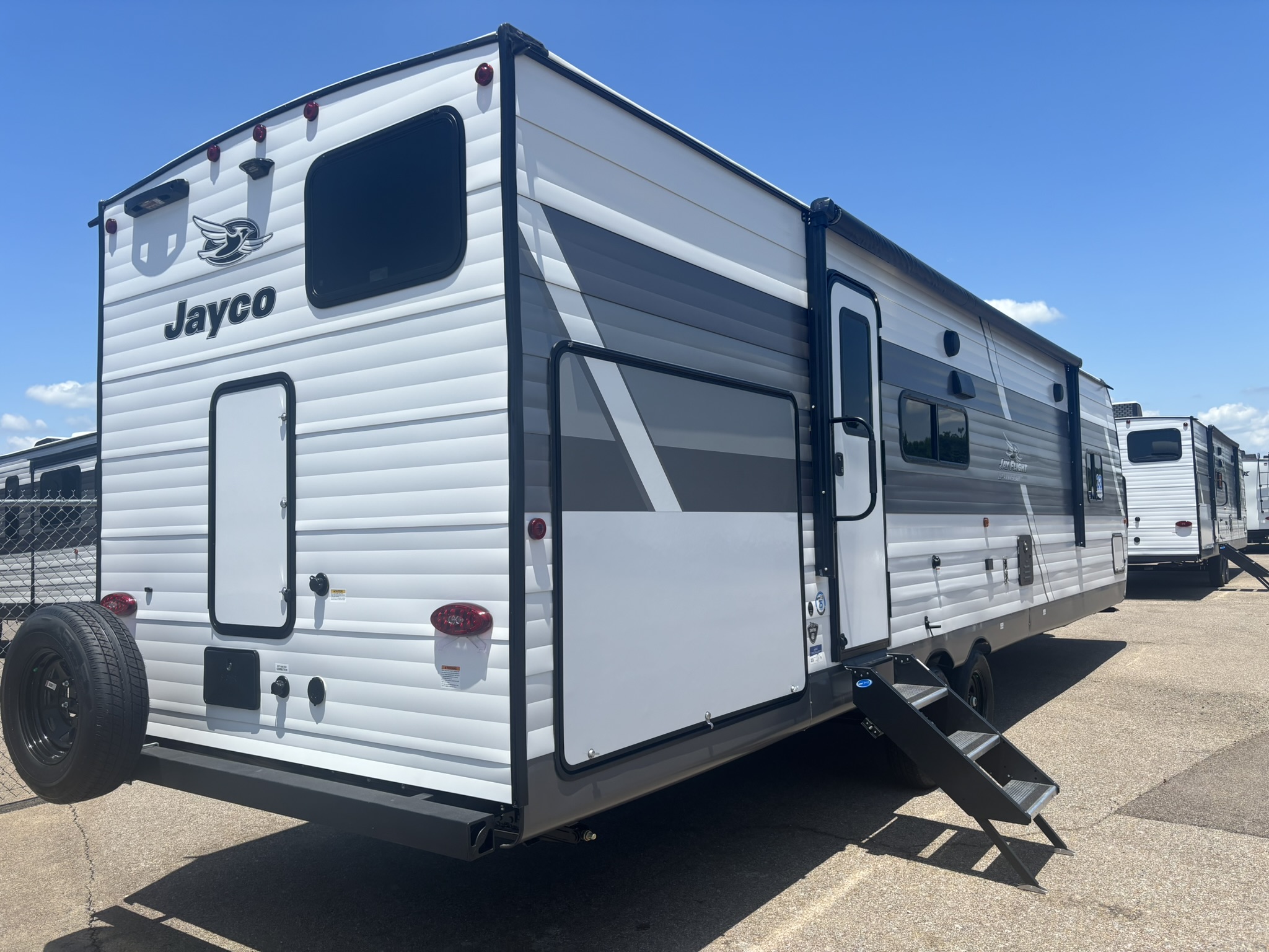 2027 JAYCO JAY FLIGHT 295TBS - Image 5