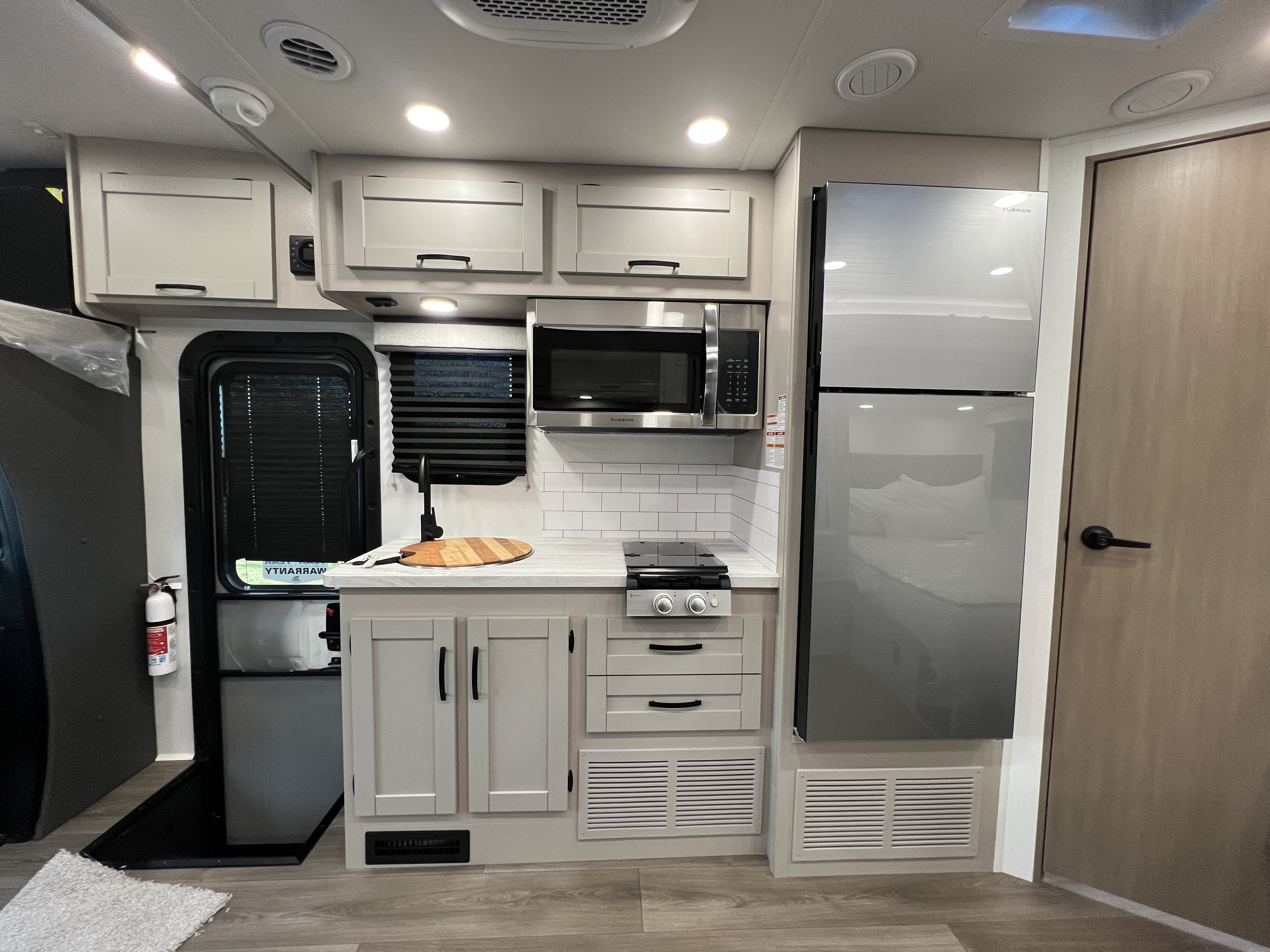 2027 Jayco Melbourne 24L - Image 26