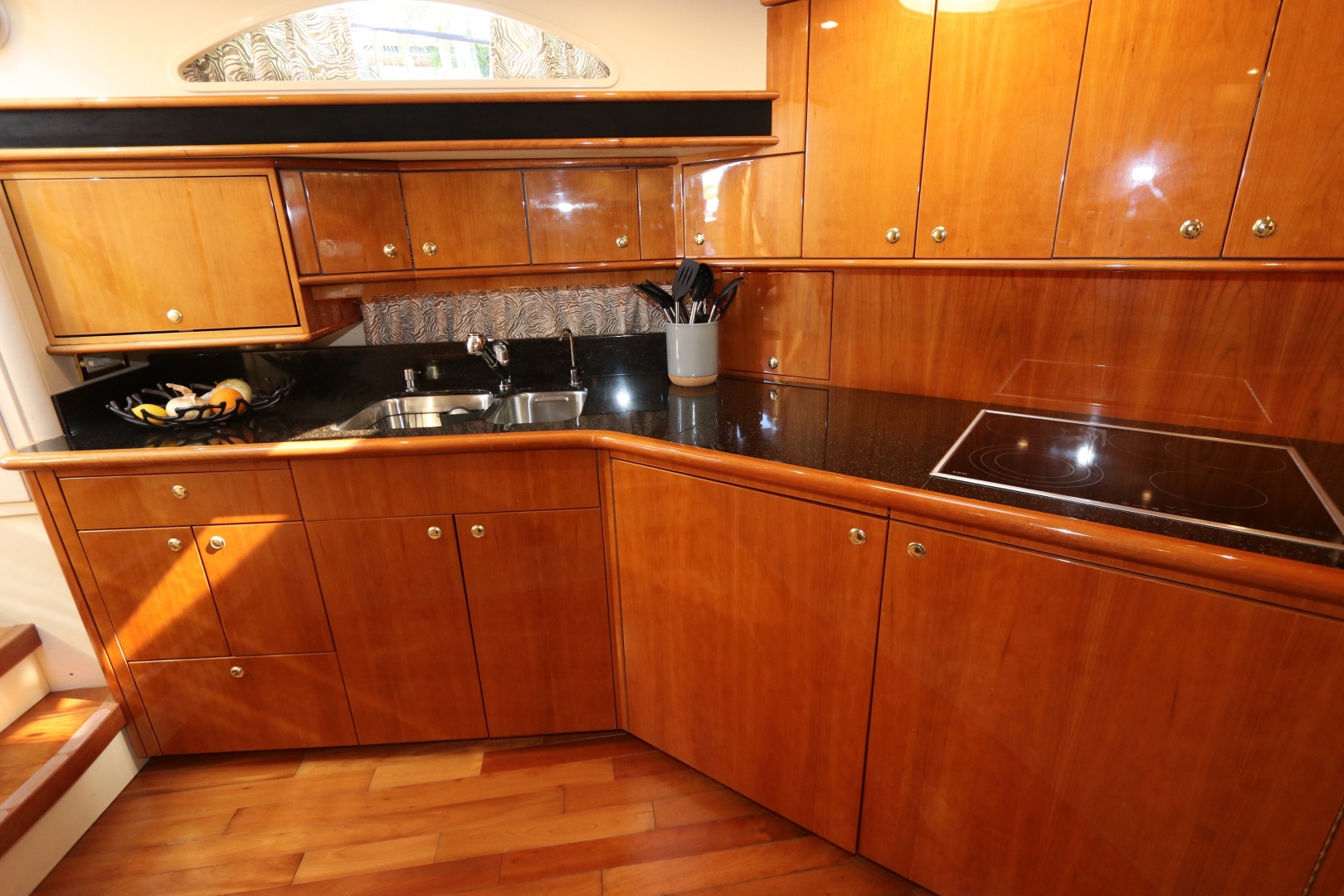 2005 Neptunus 56 Express - Image 27