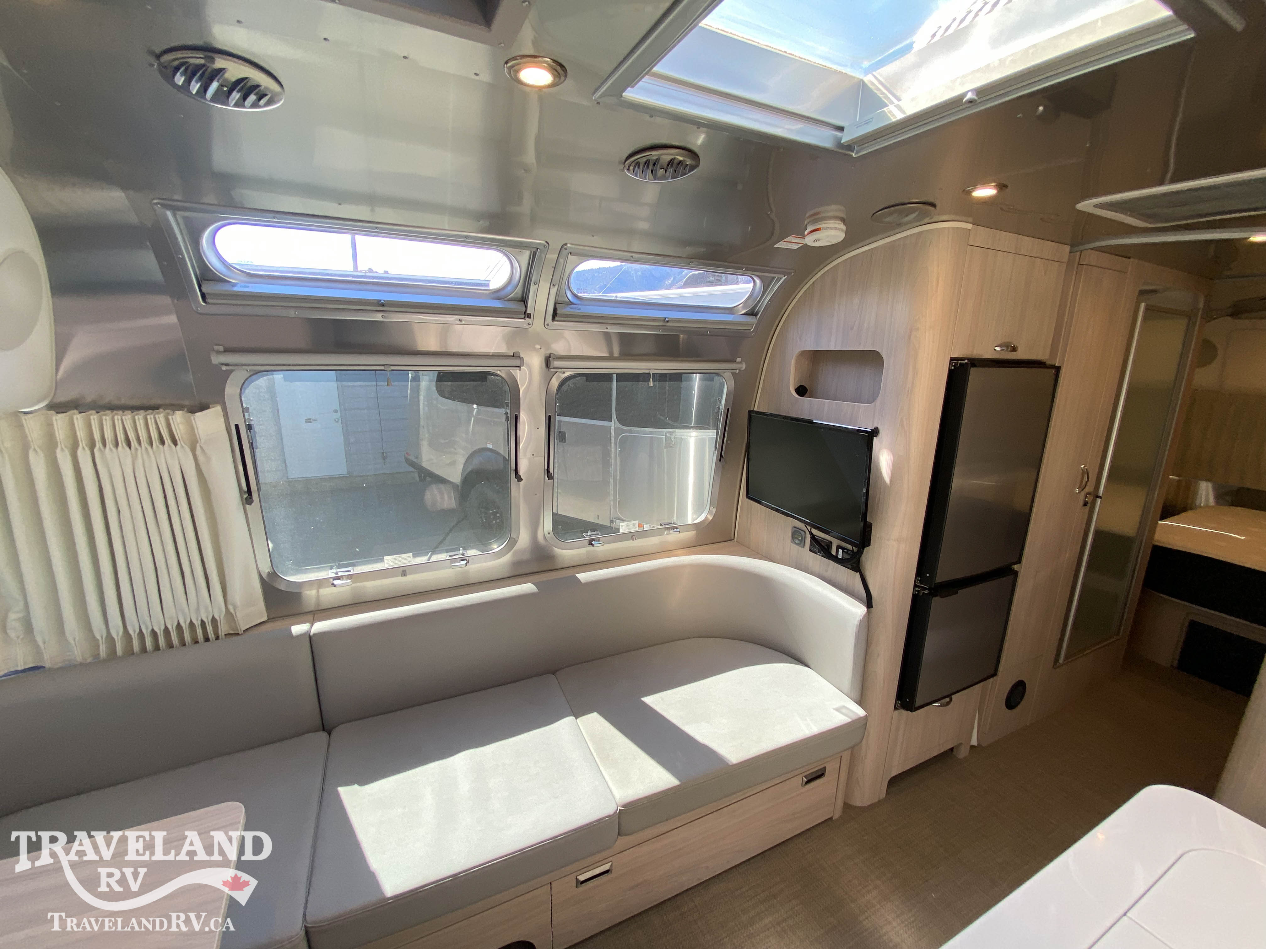 2023 Airstream Globetrotter 25FBQ - Image 9
