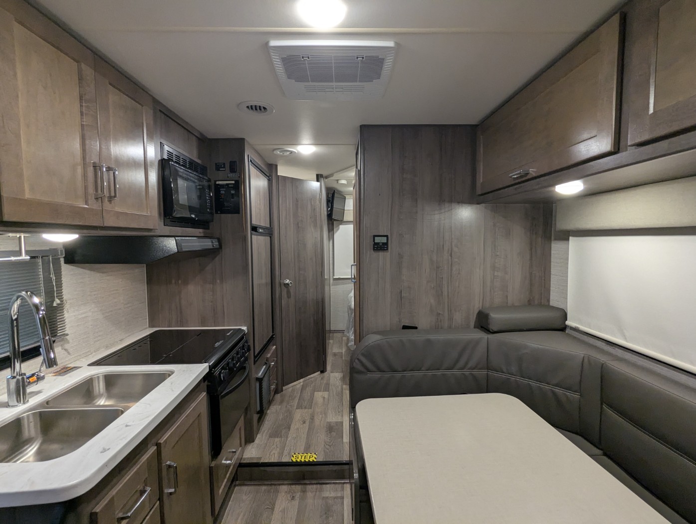2022 Winnebago Minnie Winnie 22M - Image 13