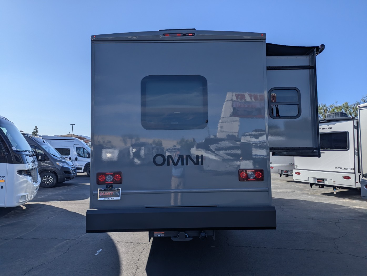 2027 Thor Motor Coach Omni Explorer X32 - Image 8