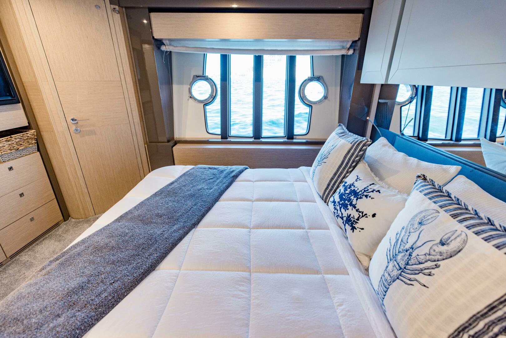 2017 Ferretti Yachts 750 - Image 74