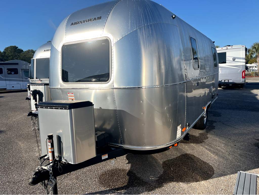 2026 AIRSTREAM WORLD TRAVELERUSA 22RB - Image 2