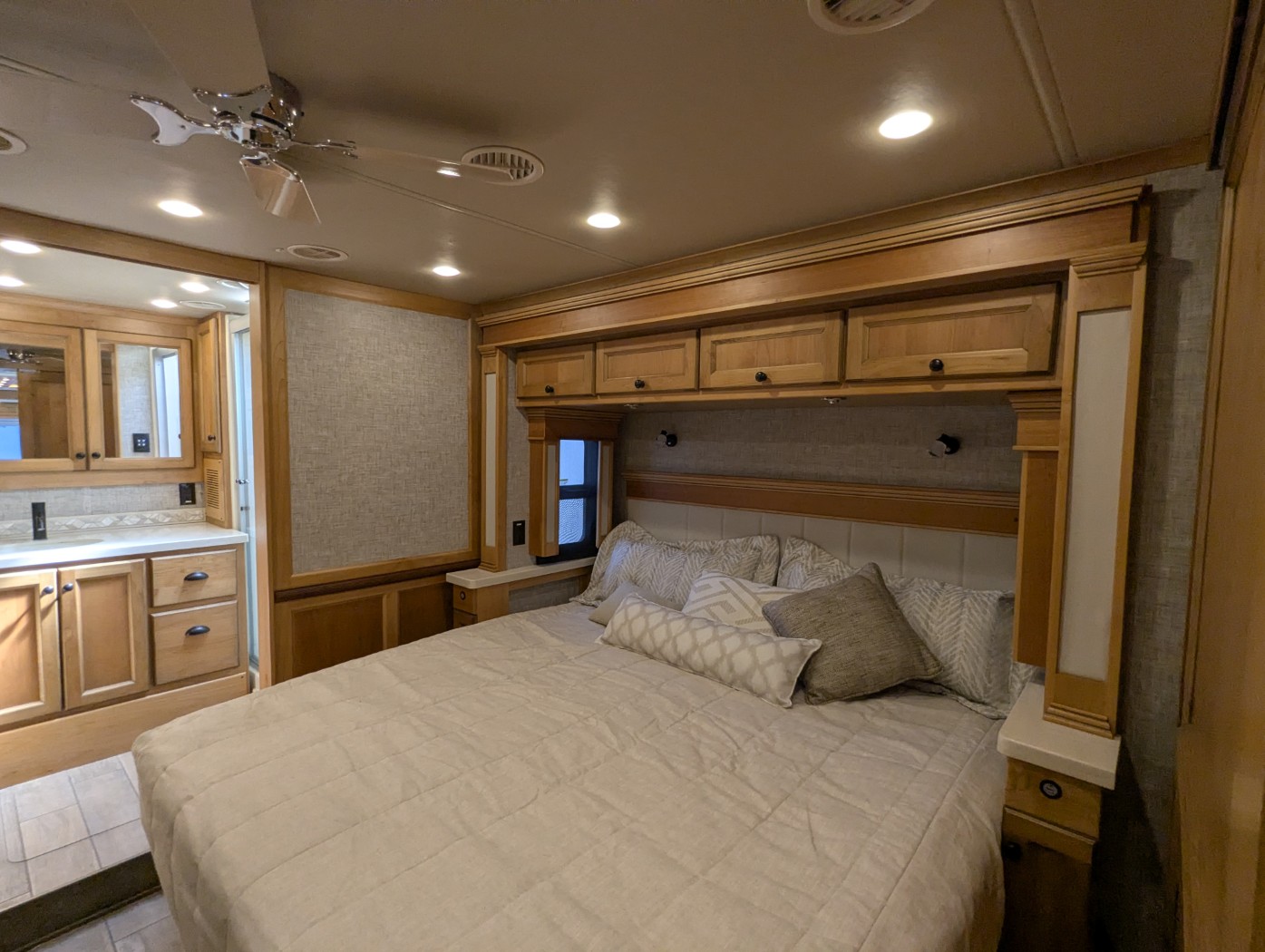 2023 Tiffin Allegro Red 360 37 BA - Image 23