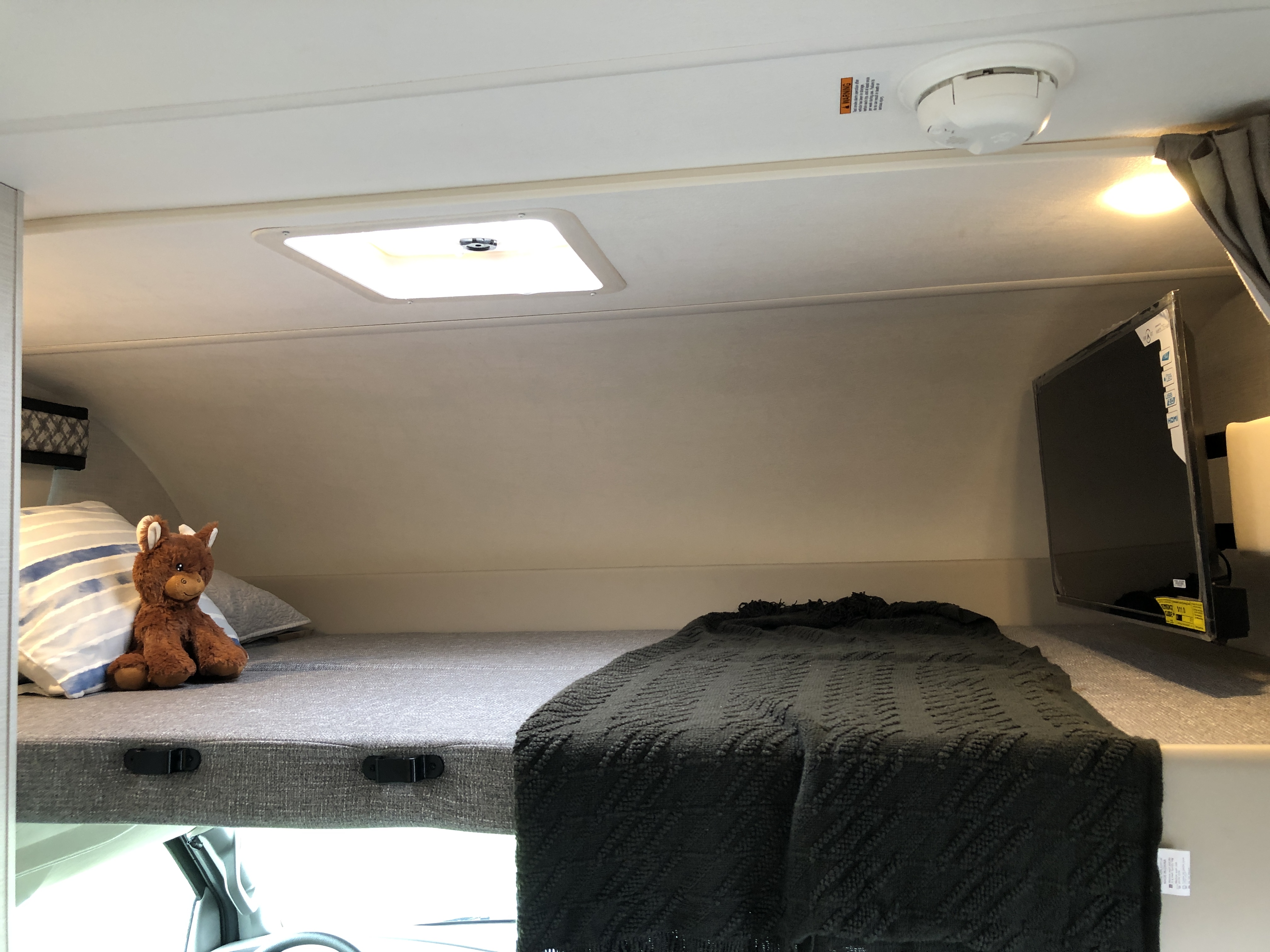 2026 Thor Motor Coach Quantum LC19 - Image 13