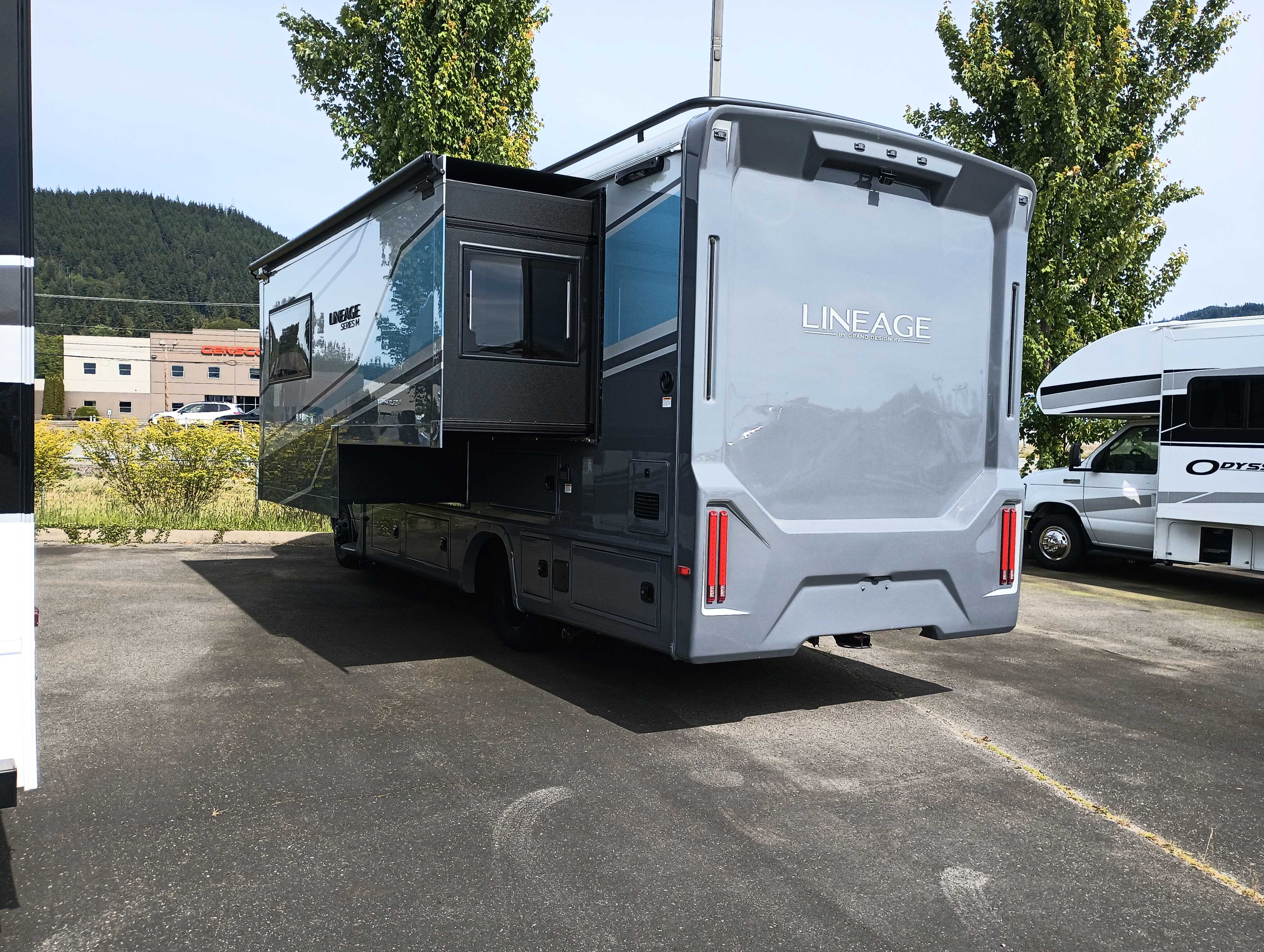 2027 Grand Design Lineage Series M 25FW - Image 4