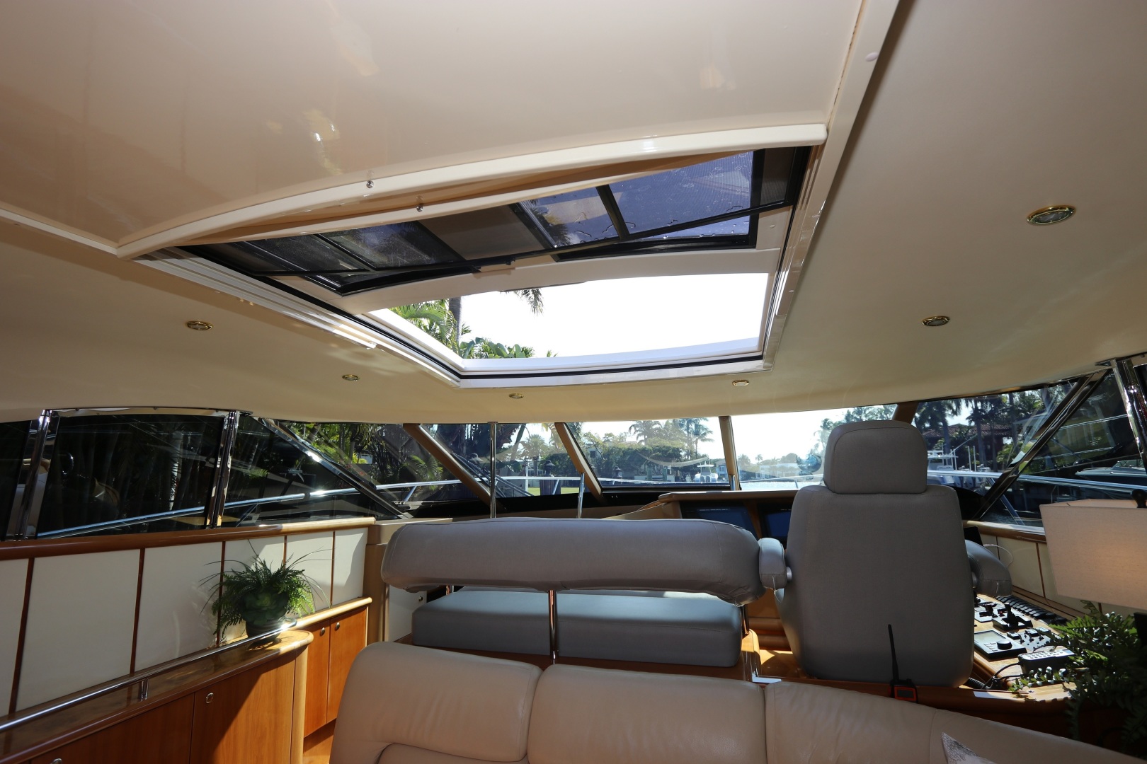 2005 Neptunus 56 Express - Image 20