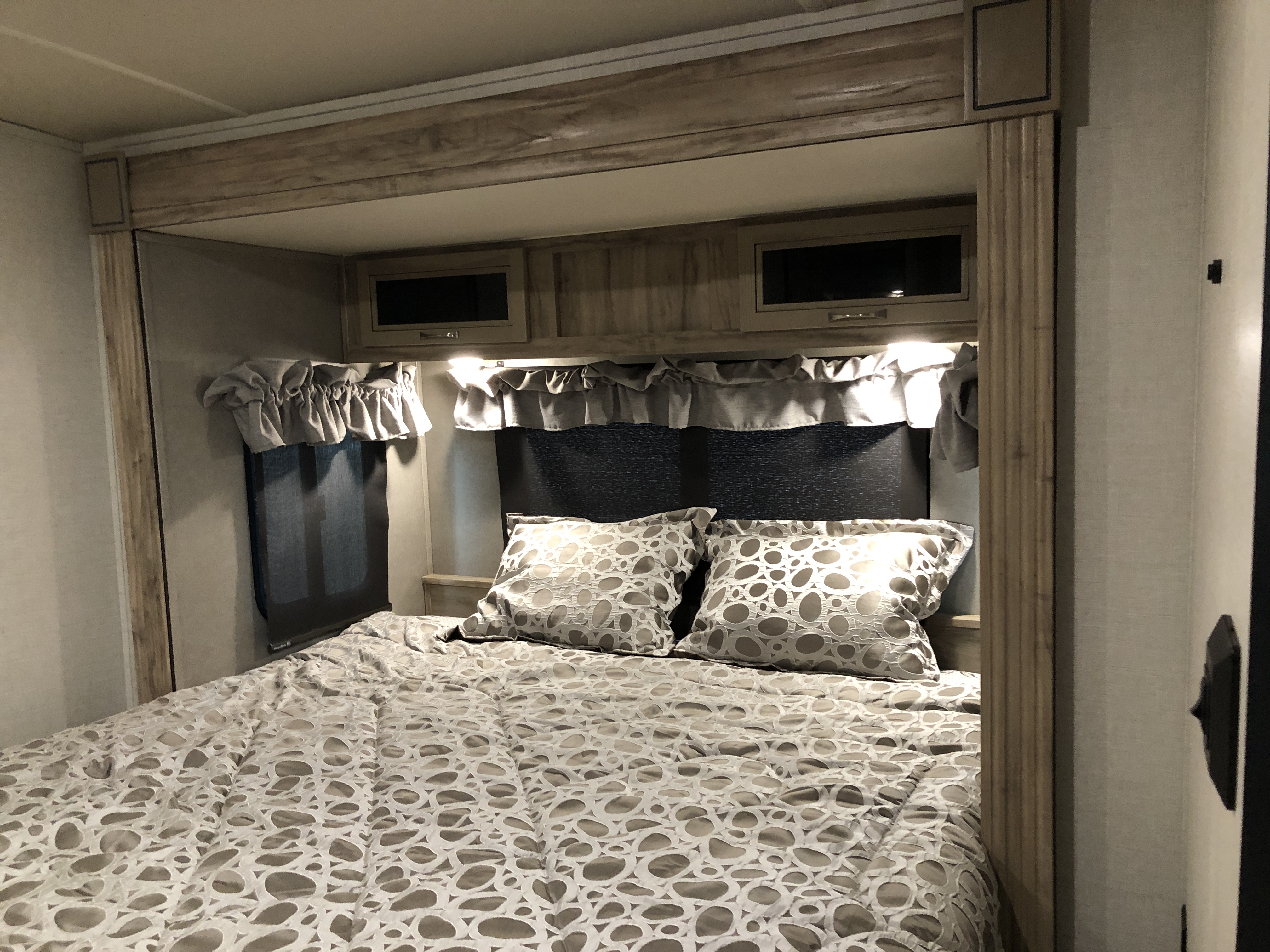 2020 Forest River PALOMINO 260FKBS - Image 17