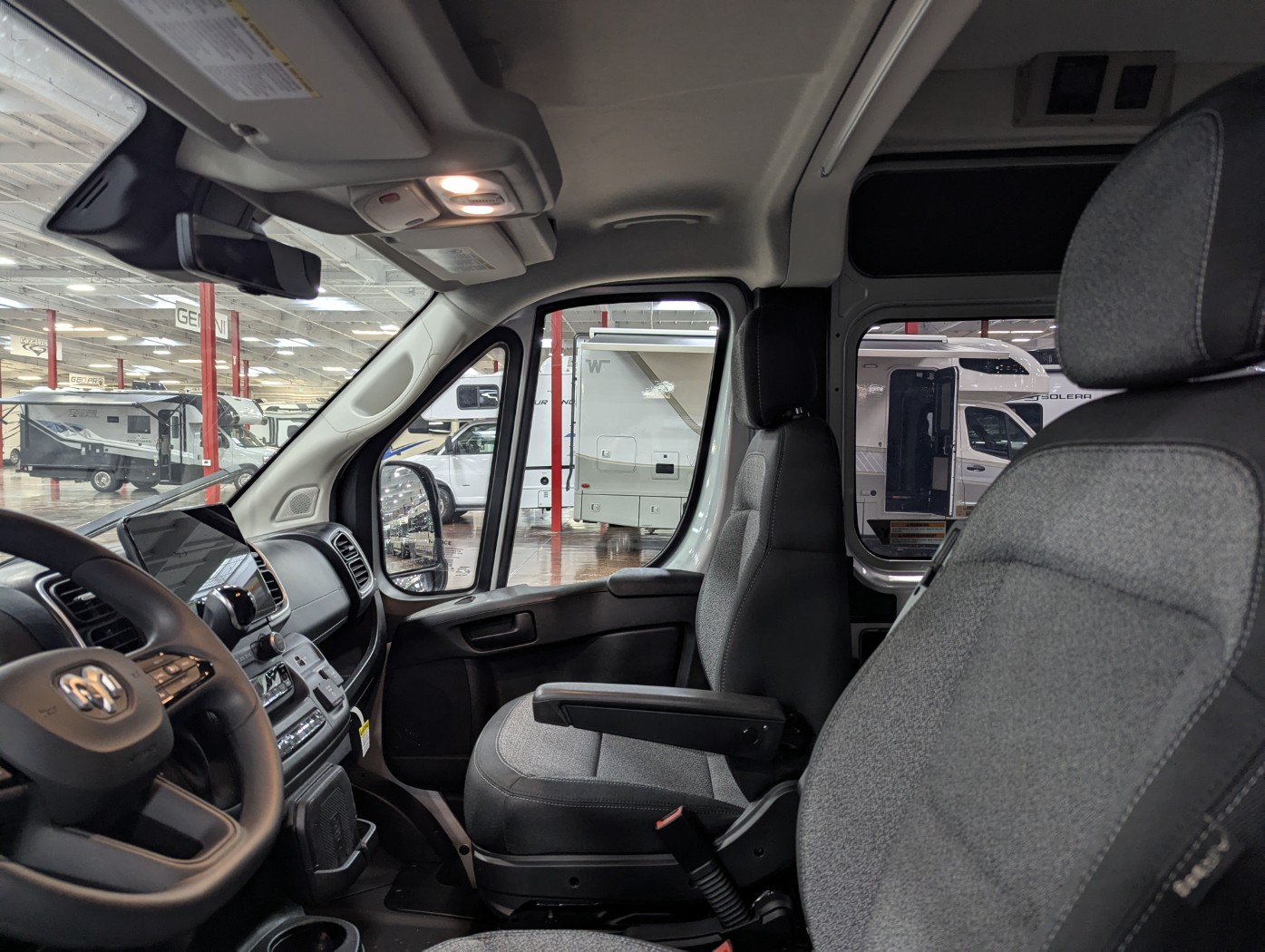 2027 Thor Motor Coach Rize Sport 18M - Image 8