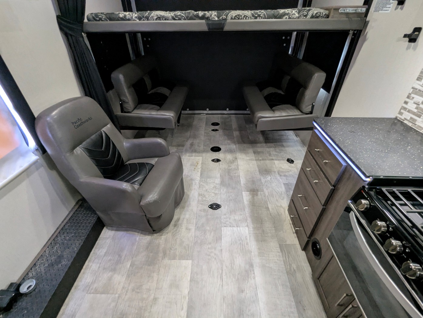 2021 PACIFIC COACHWORKS BLAZEN 2614 - Image 12