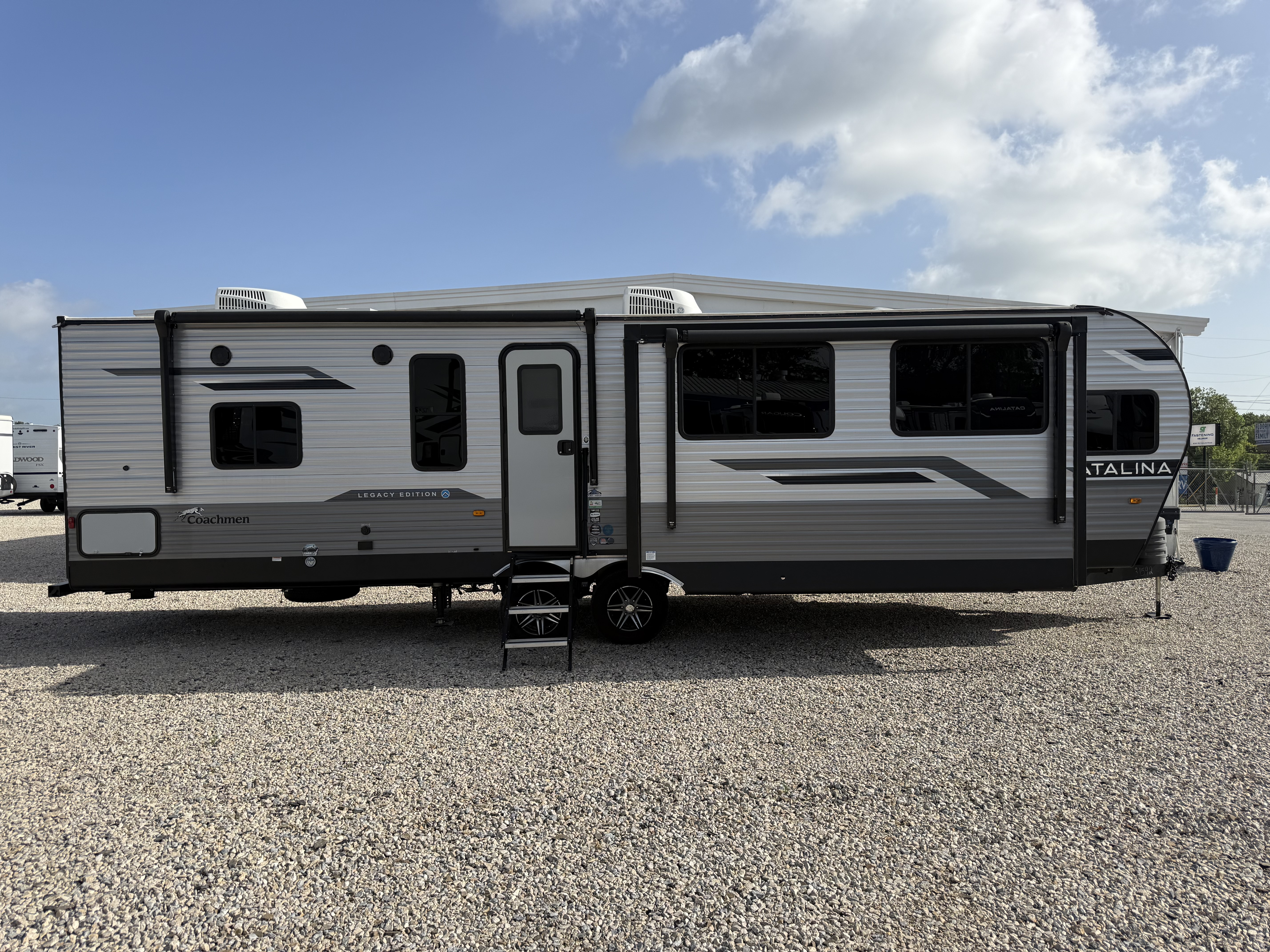2024 Coachmen Catalina Legacy Edition 283FEDS - Image 8