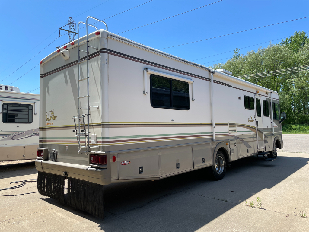 2000 Fleetwood Bounder 34T - Image 2