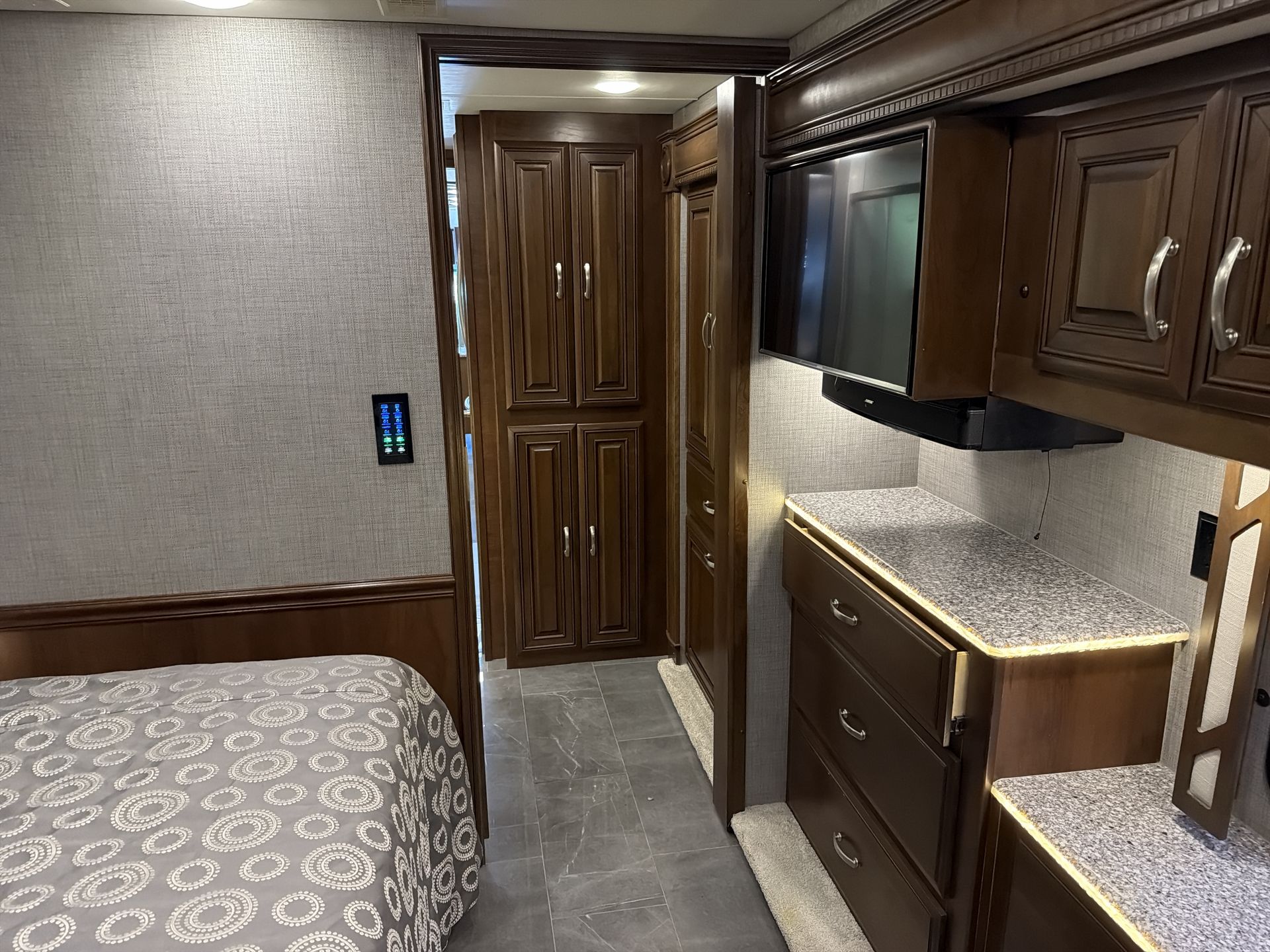 2017 Entegra Coach Anthem 44DLQ - Image 33