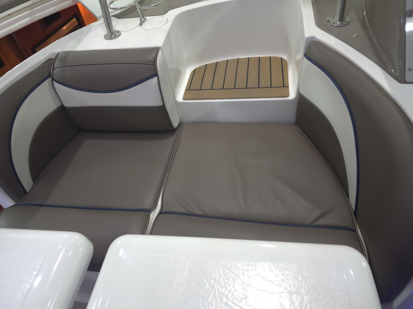 2008 Cruisers Yachts - Image 43