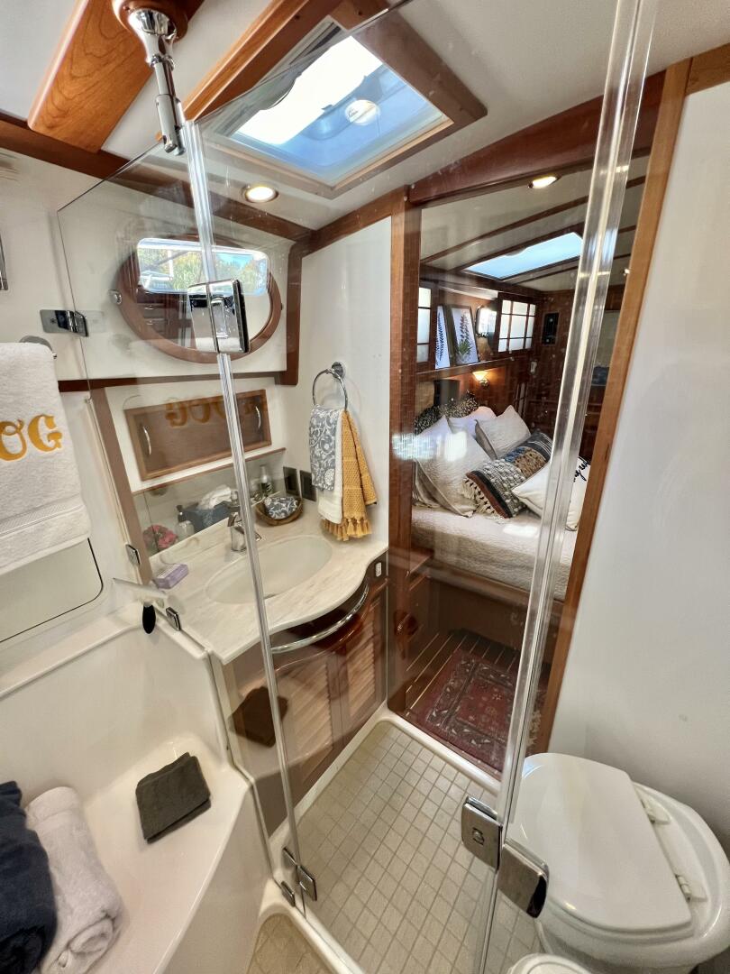 2017 Sabre 48 Salon Express - Image 42