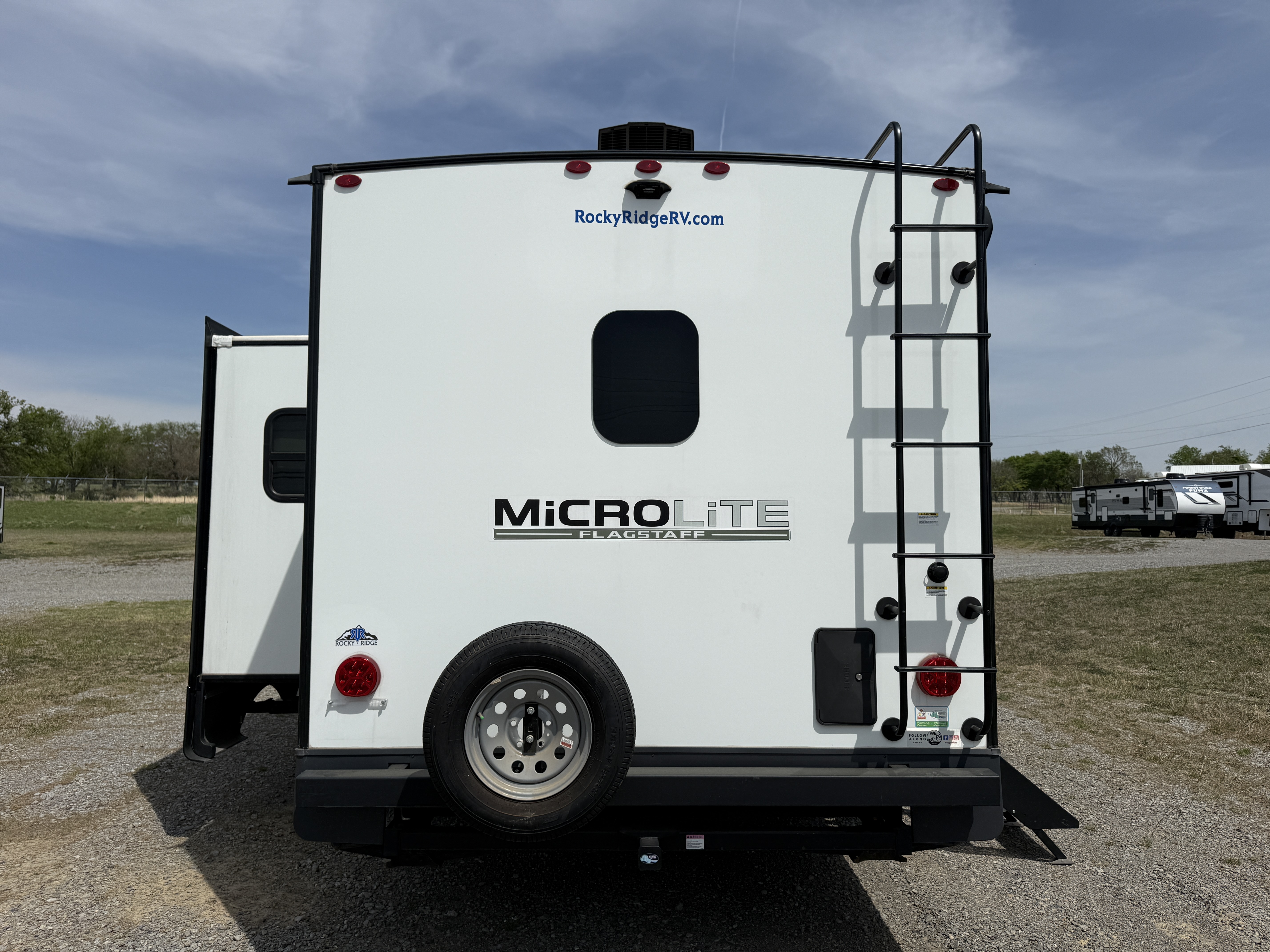 2023 Forest River Flagstaff Micro Lite 25FBLS - Image 7