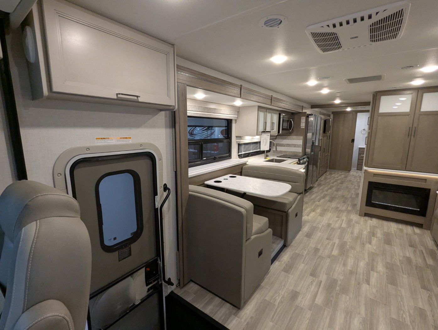 2027 Thor Motor Coach Windsport 36H - Image 17