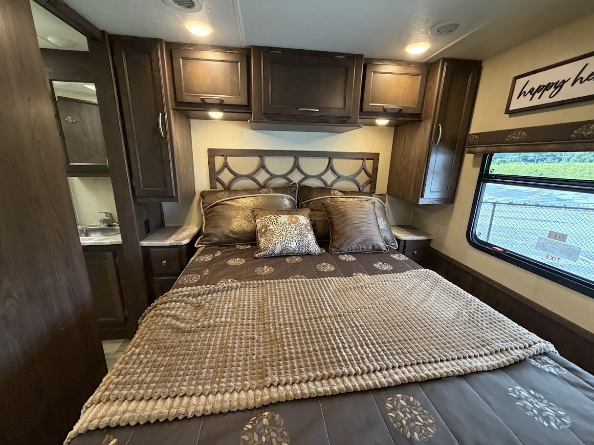 2019 COACHMEN PURSUIT 31BH - Image 40