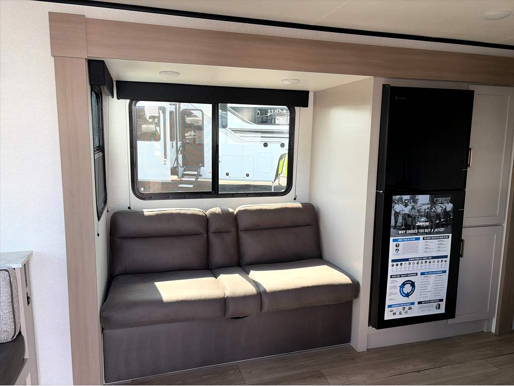 2027 JAYCO JAY FEATHER 25RLSL - Image 7
