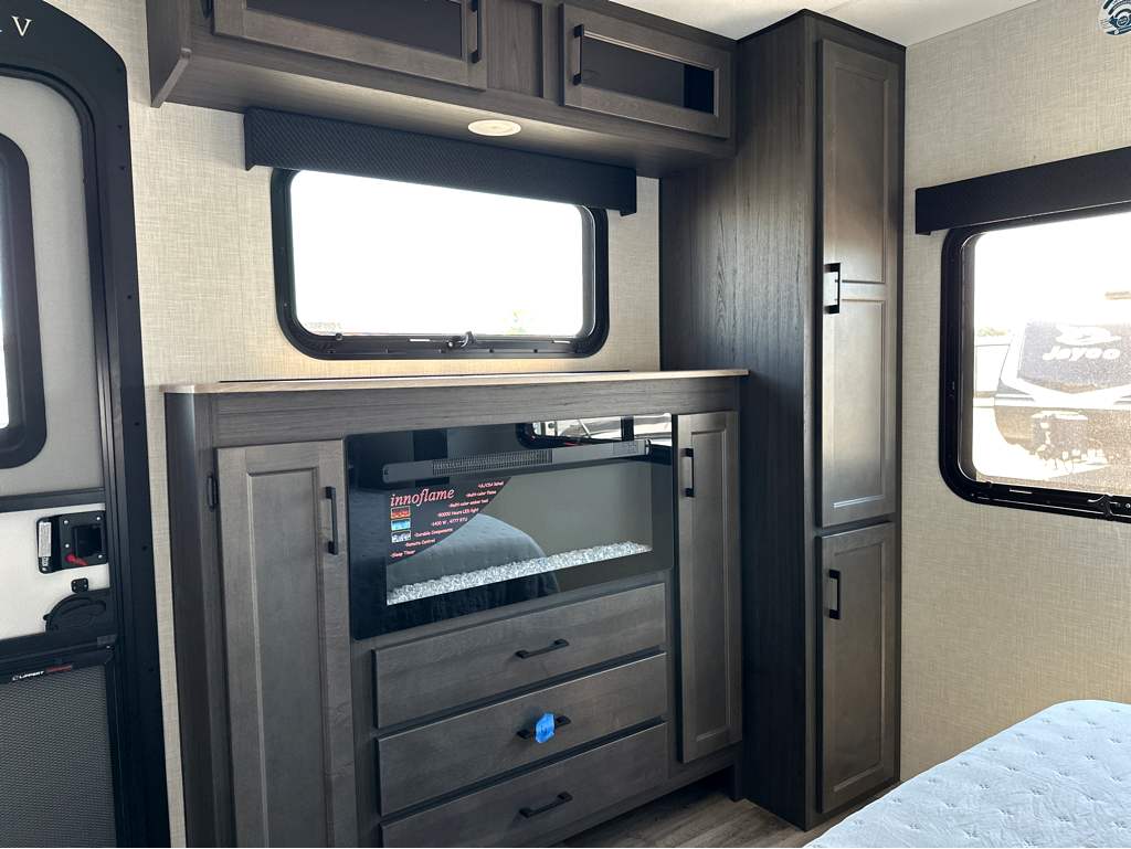 2026 VENTURE RV SPORTTREK 333VMI - Image 23