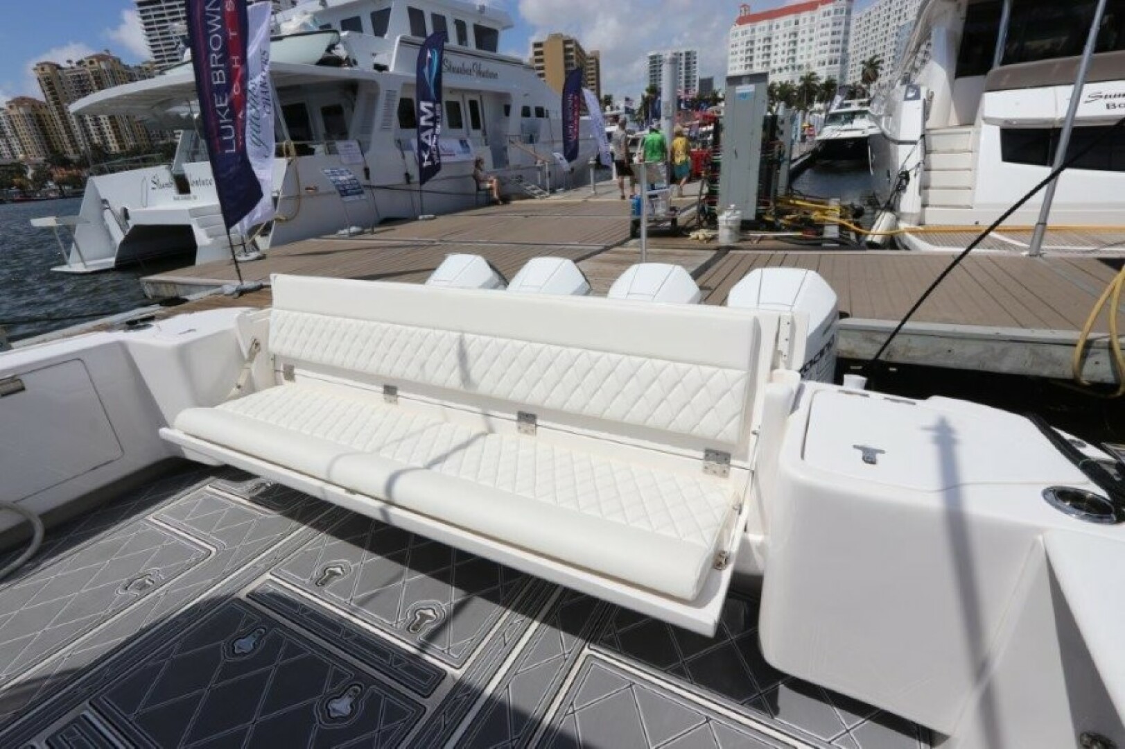 2019 Intrepid 475 Sport Yacht - Image 14