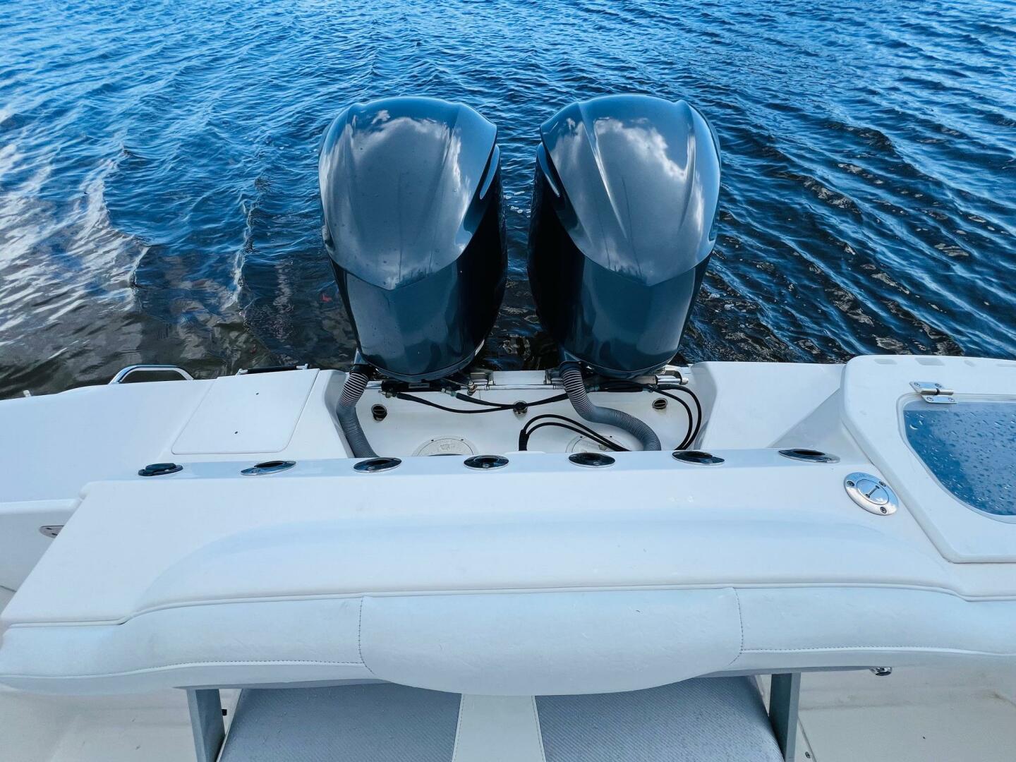 2012 Everglades 295 Center Console - Image 23