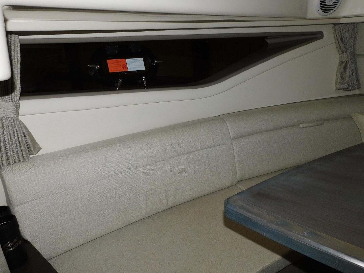 2018 Sea Ray Sundancer 320 - Image 10
