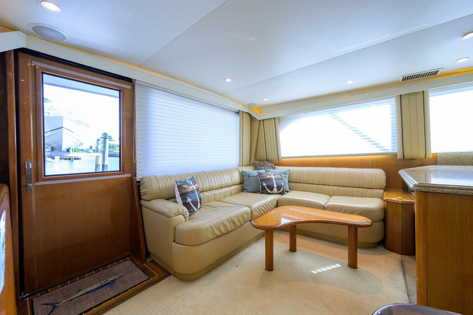 2000 Viking 50 Convertible - Image 9