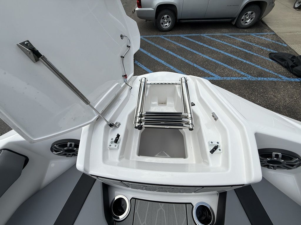2026 Yamaha Boats 222XD - Image 37