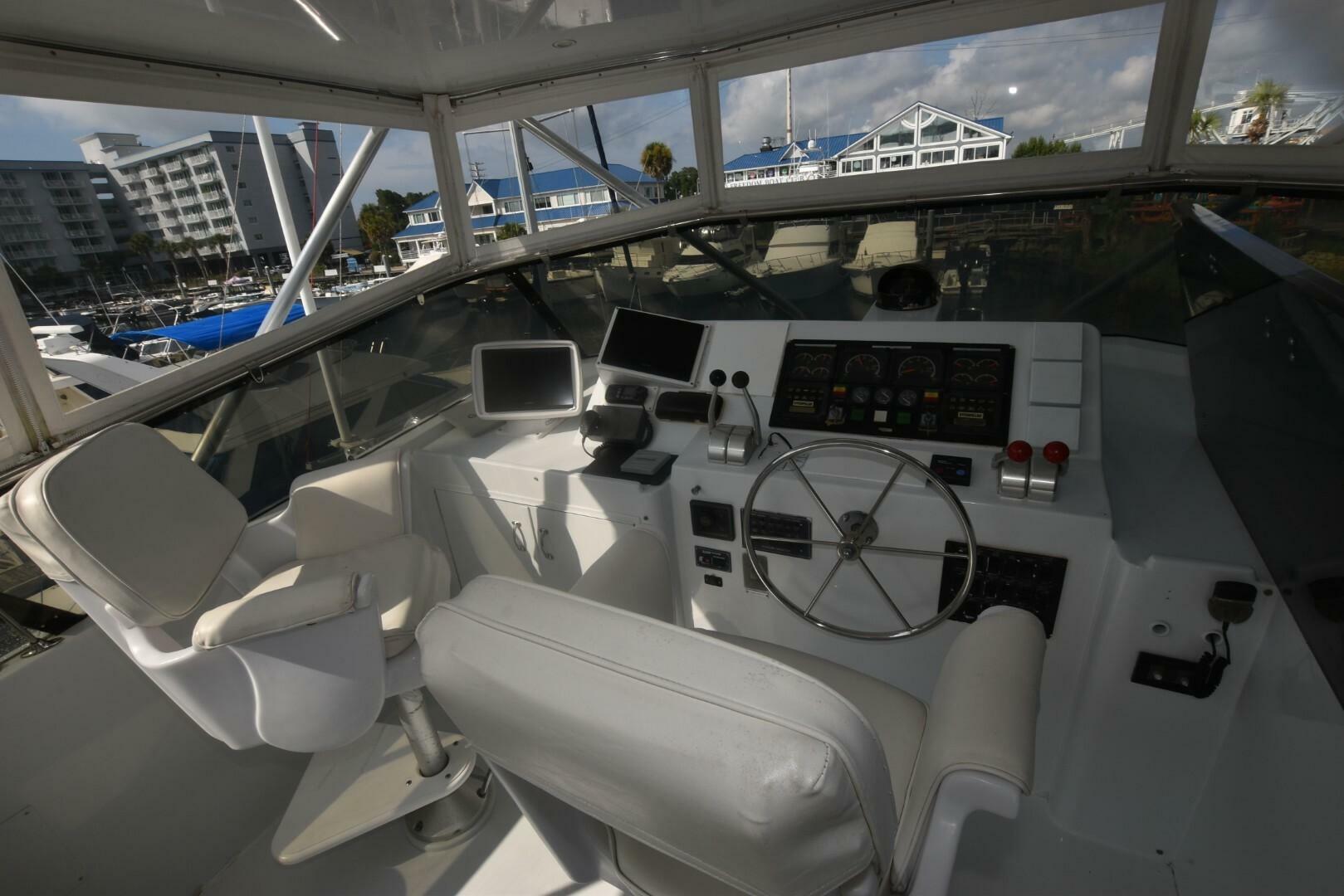 1998 Hatteras 74 Sportdeck - Image 5