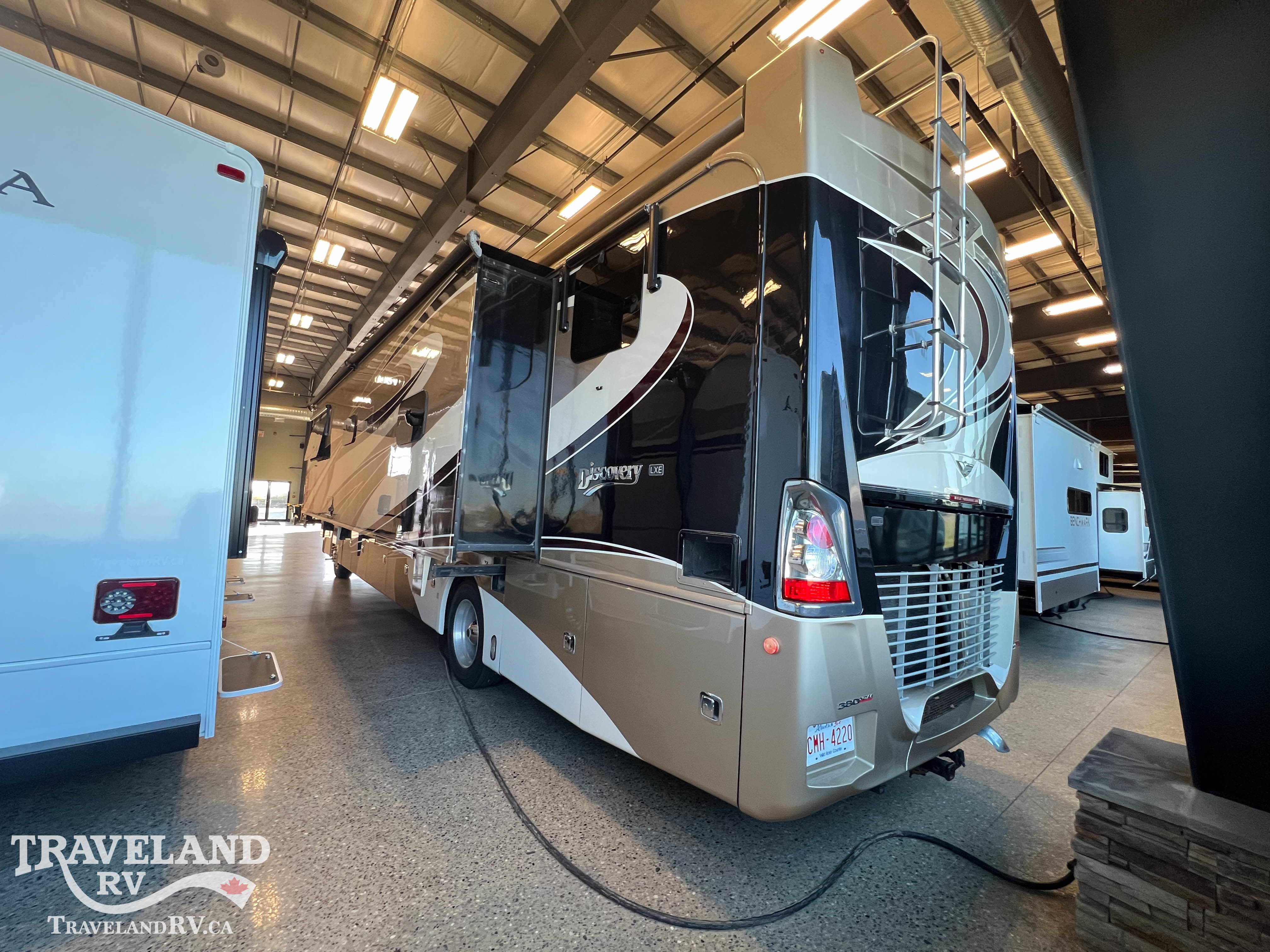 2018 Fleetwood Discovery LXE 40D - Image 6