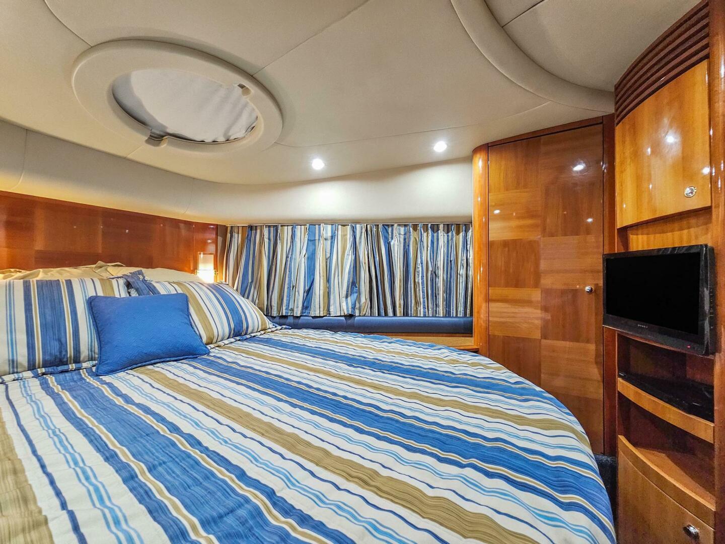 2005 Azimut 55 flybridge - Image 31