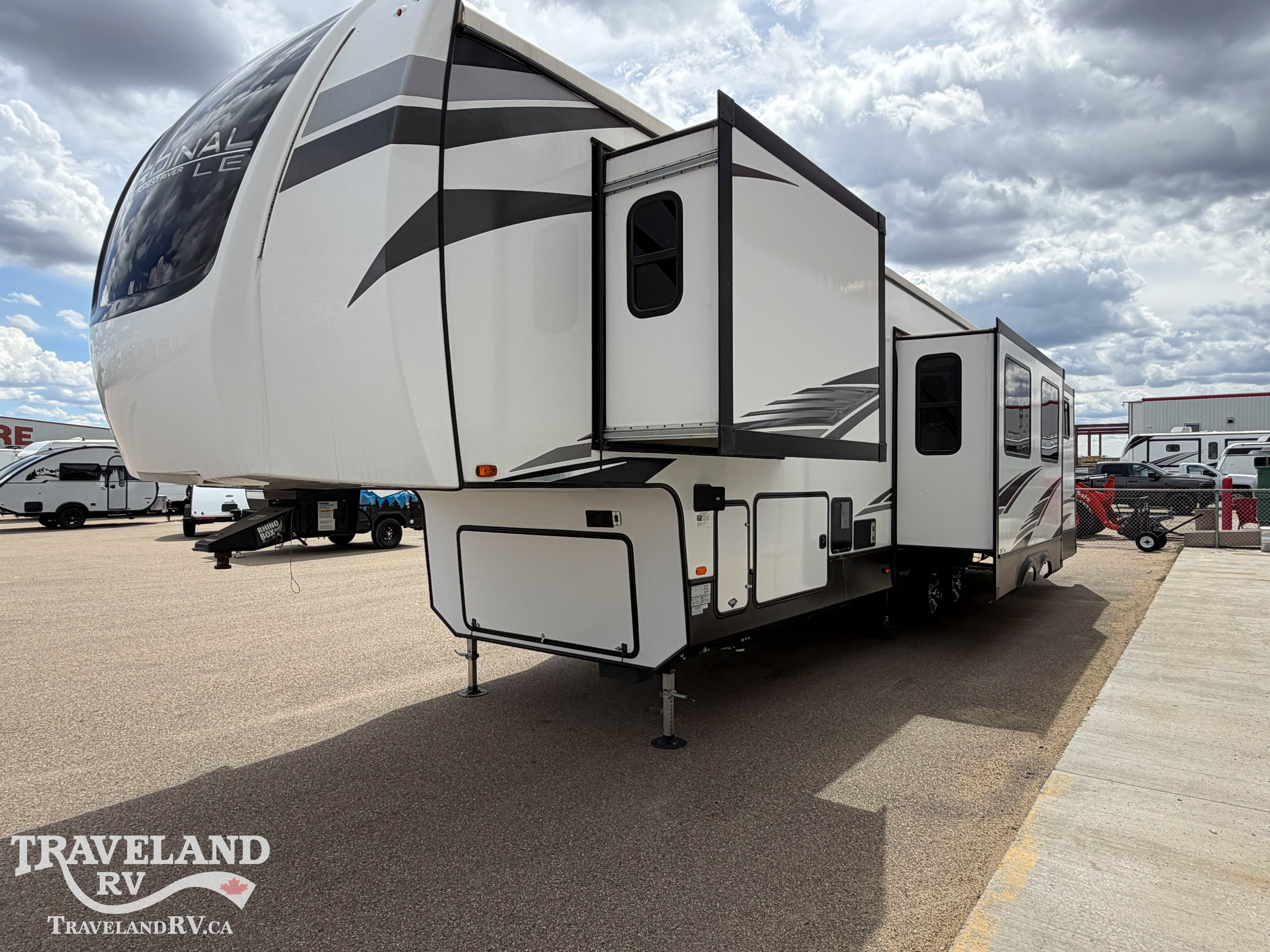2022 Forest River Cardinal Limited 383BHLE - Image 6