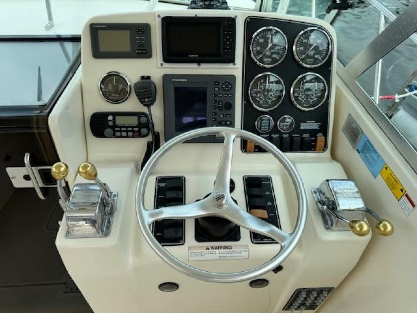 2002 Pursuit 3000 Express - Image 18